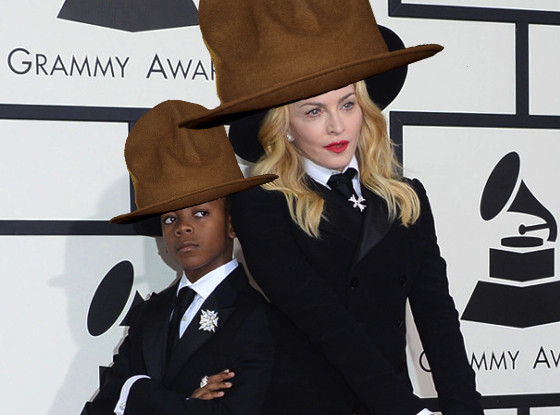 Dois memes em uma só foto: Madonna usa o chapéu de Pharrell Williams