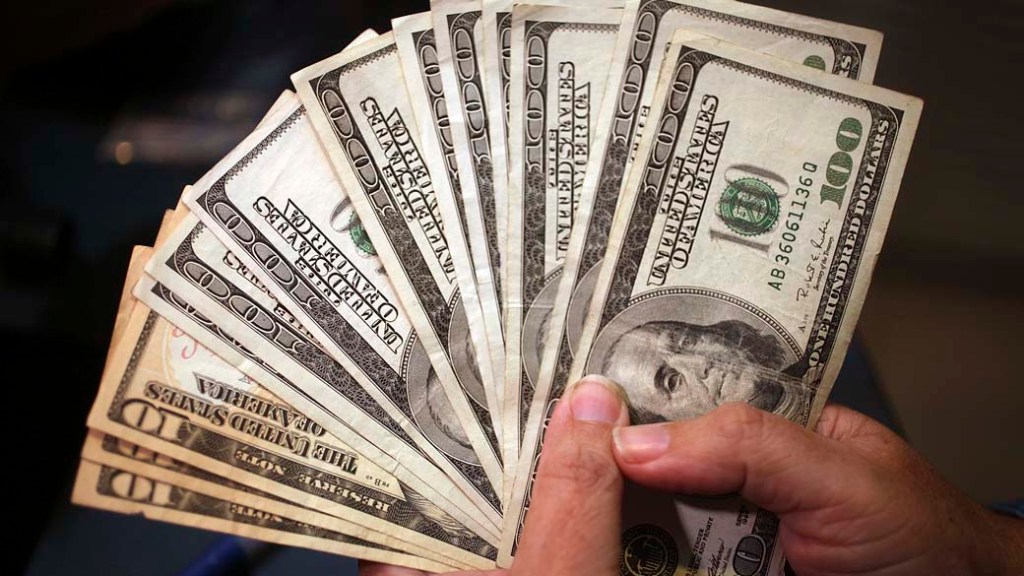 Dólar fechou em alta de 1,64% nesta terça-feira, a R$ 2,7045 na venda