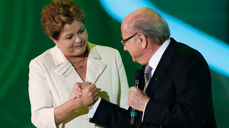 Presidente Dilma Rousseff e o presidente da Fifa, Joseph Blatter durante a cerimônia do sorteio dos grupos da Copa de 2014