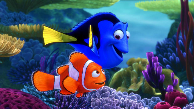 Marlin e Dory em cena de Procurando Nemo