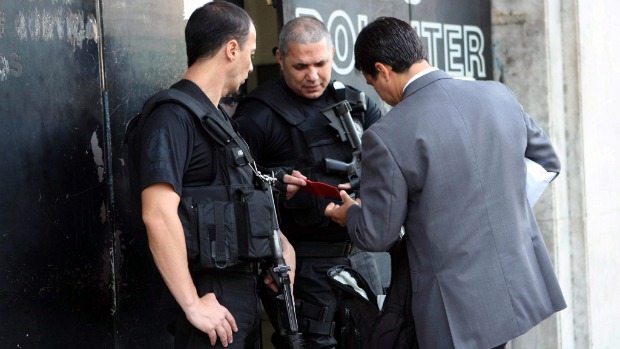 Policiais controlam o acesso à Delegacia de Repressão a Ações Criminosas: devassa na unidade expõe também disputa entre delegados