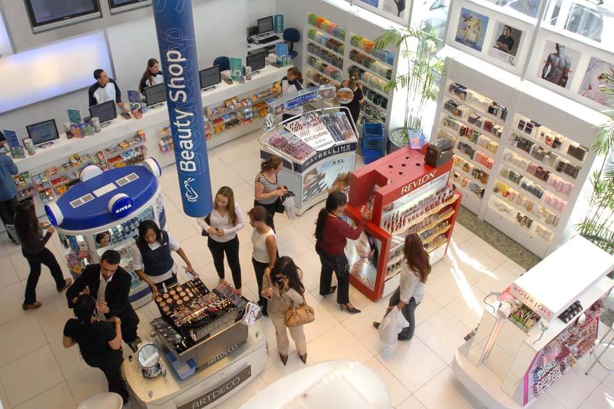 Seção de cosméticos de uma drogaria em São Paulo