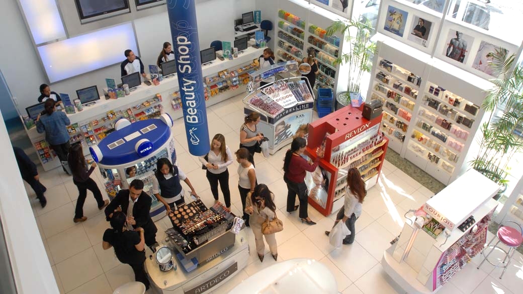 Seção de cosméticos de uma drogaria em São Paulo