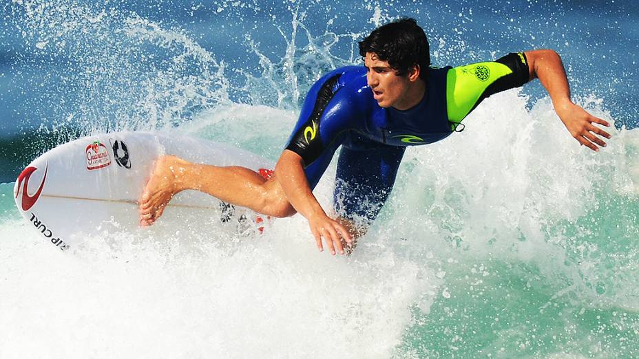 O surfista Gabriel Medina em ação na praia do Pepê, na Barra da Tijuca, Rio de Janeiro