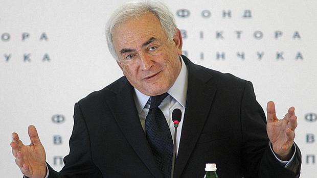 Governo sérvio diz que o envolvimento de Strauss-Kahn em escândalo sobre prostituição e estupro não prejudica o trabalho do economista
