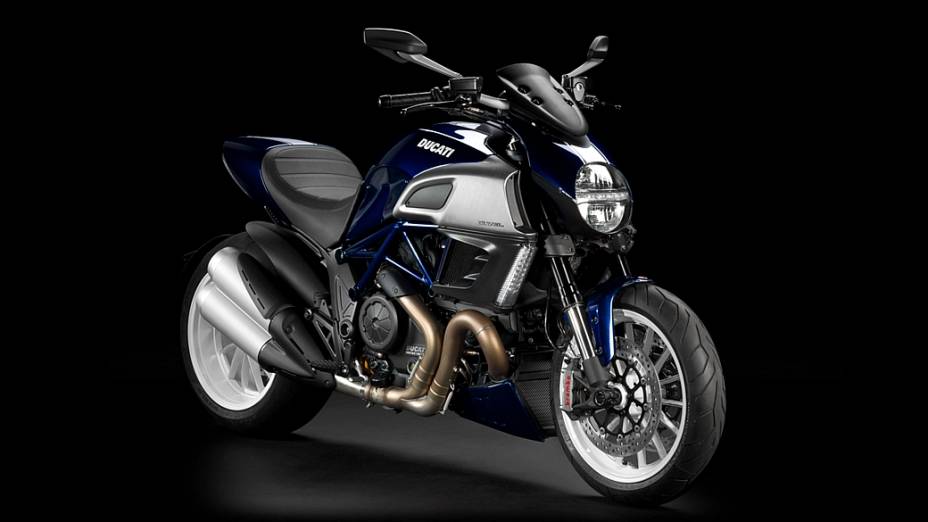 Ducati Diavel frente