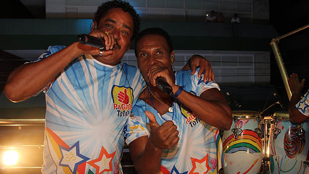 Cumpadre Washington e Beto Jamaica, vocalistas do É o Tchan, lideram o bloco Pagode Total