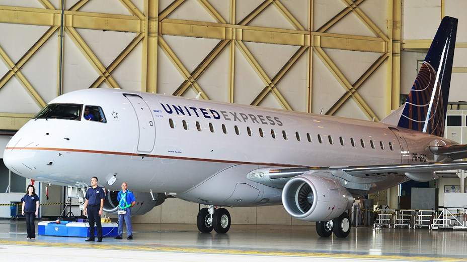 A Embraer realizou nesta quarta-feira (12), a apresentação do novo jato E175 em São José dos Campos (SP)