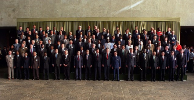 Foto oficial dos chefes de Estado presentes na ECO-92 no Rio de Janeiro em 1992