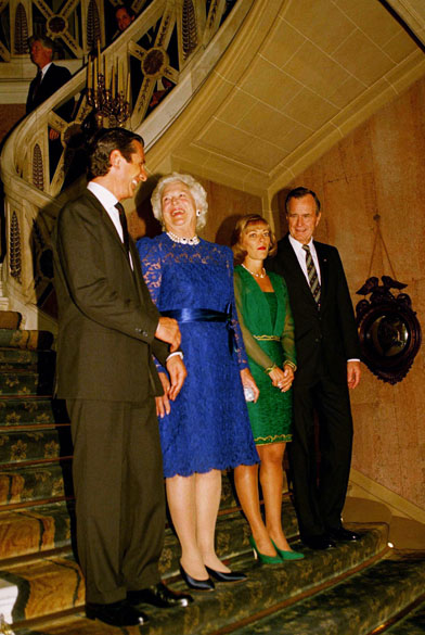Presidentes Fernando Collor e George Bush posam ao lado das esposas no Palácio das Laranjeiras na visita do presidente norte-americano para convenção da ONU sobre o meio ambiente