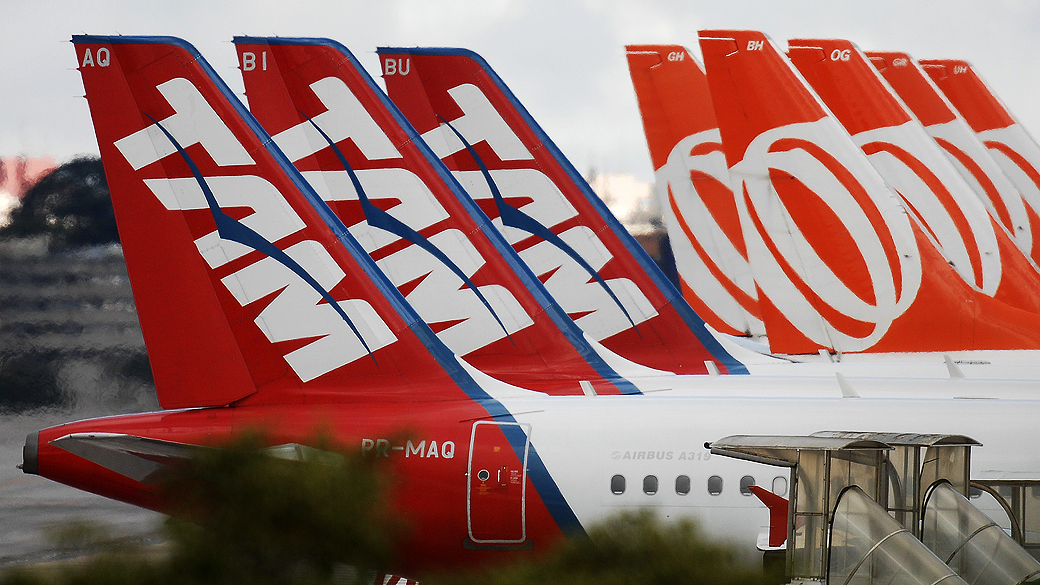 Aeronaves da Gol e Tam no Aeroporto de Congonhas, São Paulo