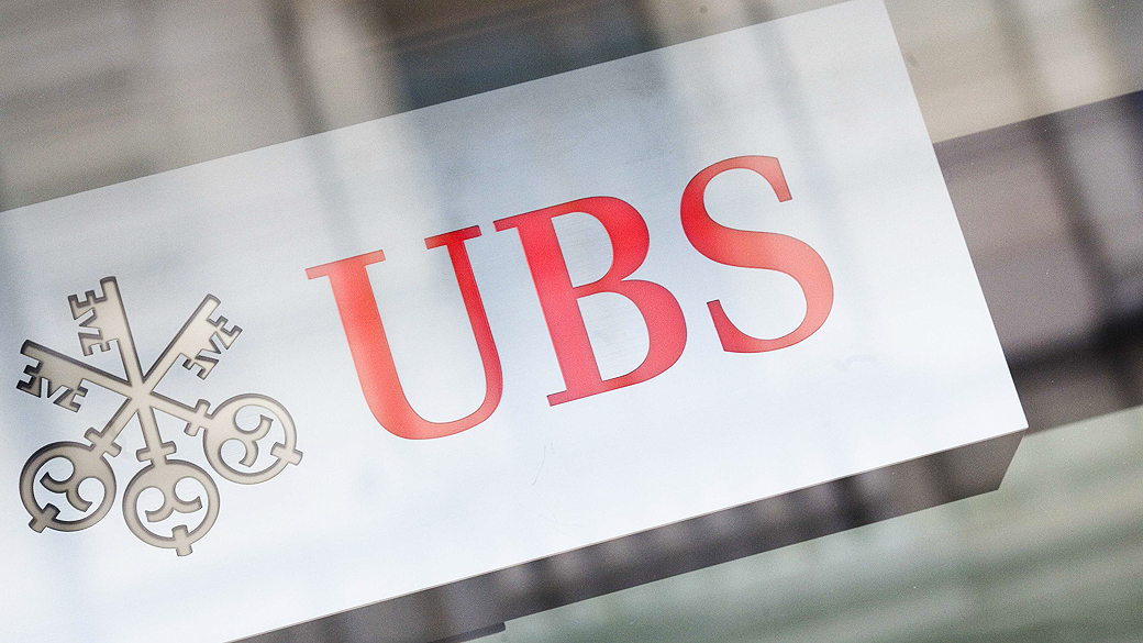 Logotipo do banco suíço UBS em um edifício em Zurique