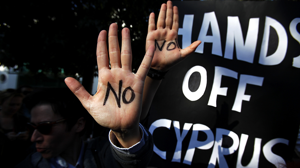 Chipre: depois de negar pacote de resgate, país intervém no segundo maior banco