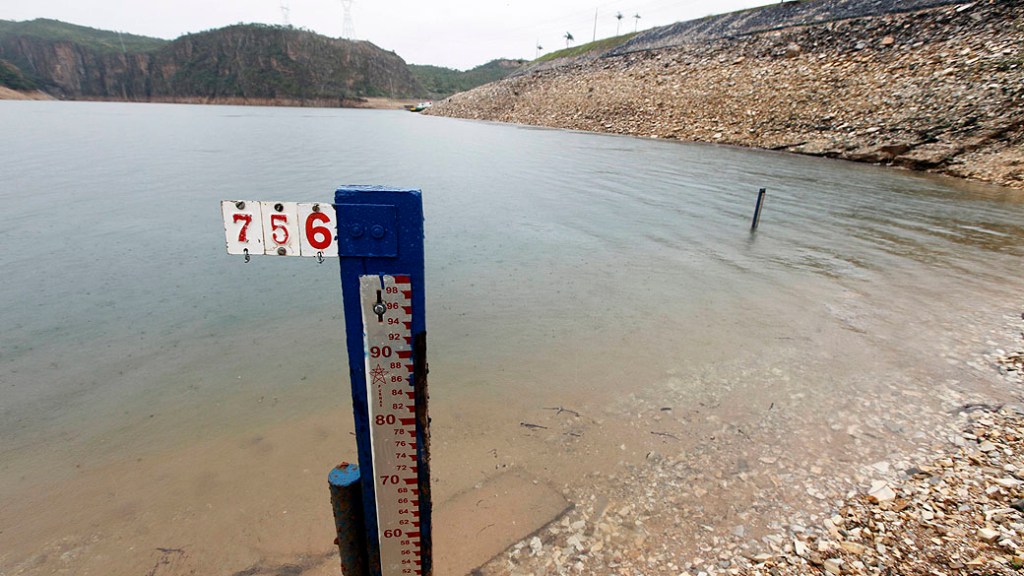 Usina hidrelétrica de Furnas opera com apenas 15% da sua capacidade devido aos baixos níveis de água, em 14 de janeiro de 2013