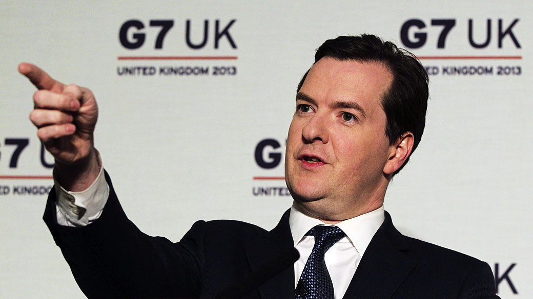 Chanceler do Tesouro, George Osborne, da Grã-Bretanha fala com jornalistas sobre reunião dos ministros das Finanças do G7