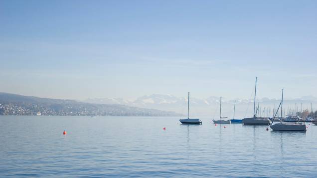 Lemann pratica esportes no lago Zurique, conhecido como ‘costa dourada’ (Goldküste, em alemão)