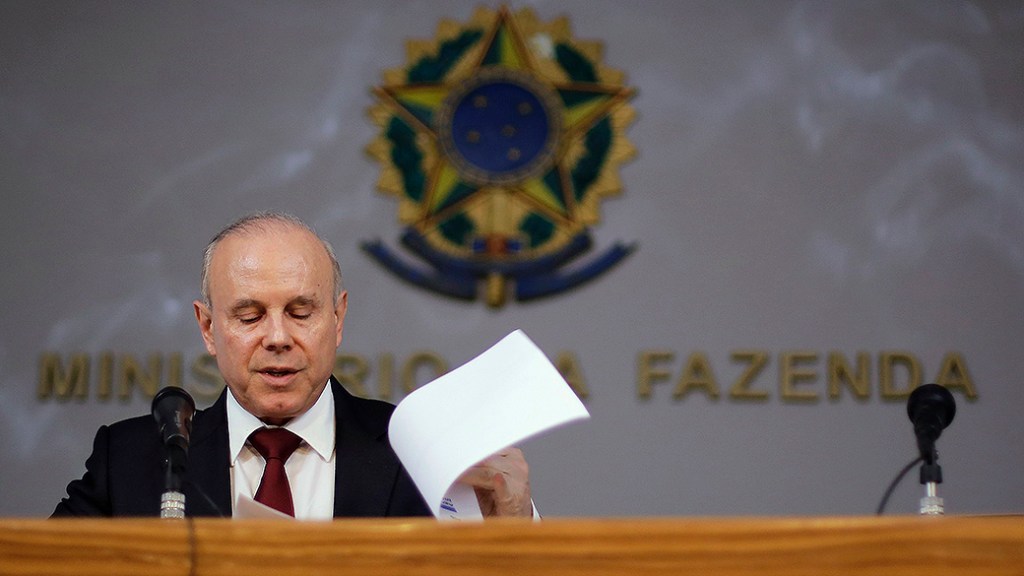 Ministro da Fazenda Guido Mantega durante coletiva para imprensa, em Brasília