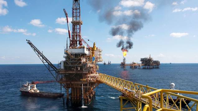 Visão geral da plataforma de petróleo da companhia petrolífera mexicana Pemex, localizada a 65 km a nordeste de Ciudad del Carmen, Campeche, no Golfo do México