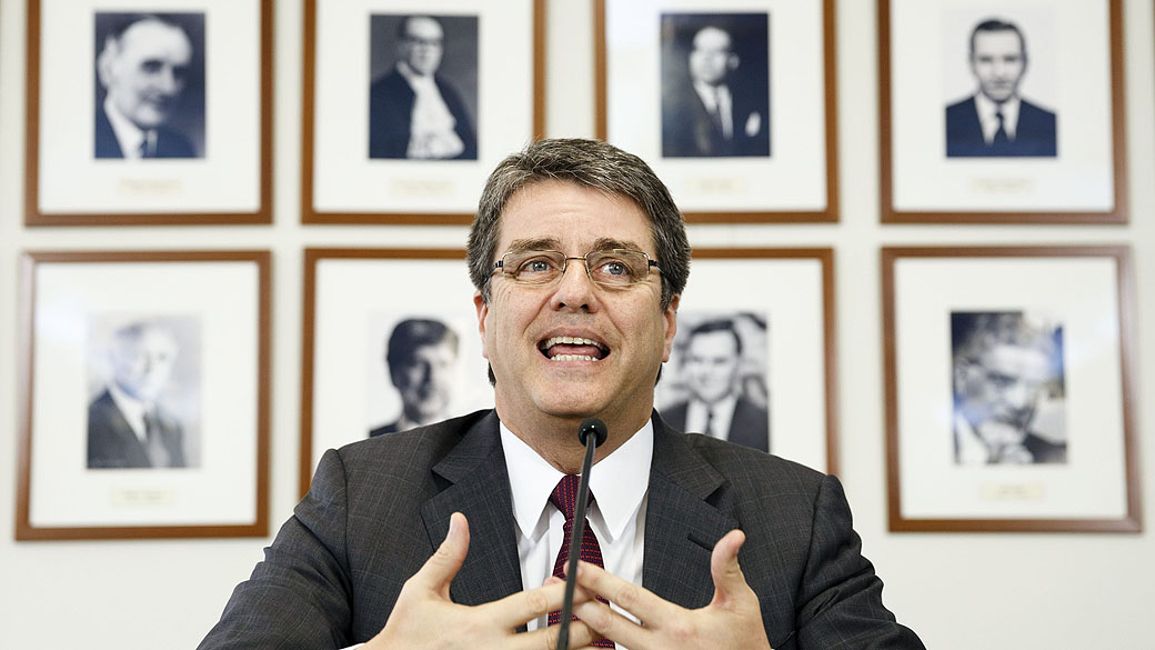 Brasileiro Roberto Azevêdo tenta levantar moral da OMC