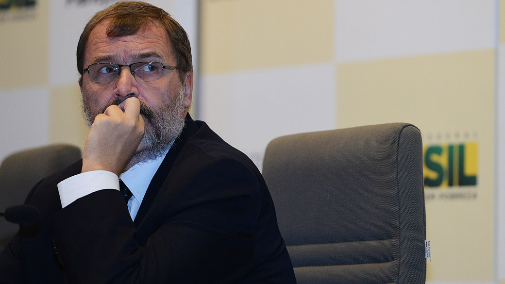 Tesouro, presidido por Arno Augustin (foto), tem se valido de artifícios legais para atingir meta do superávit