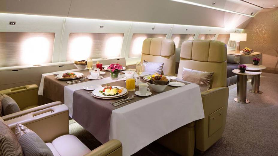 Há internet Wi-Fi em todas as partes da aeronave, ideal para os que pretendem fazer negócios durante o voo