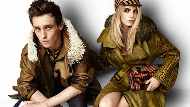 Eddie Redmayne e Cara Delevingne em foto de campanha da Burberry