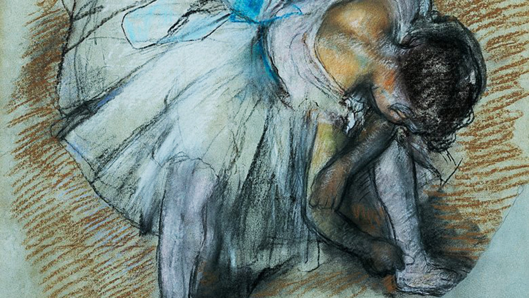 O quadro 'Bailarina Ajustando a Sapatilha', do pintor francês Edgar Degas (1834-1917)