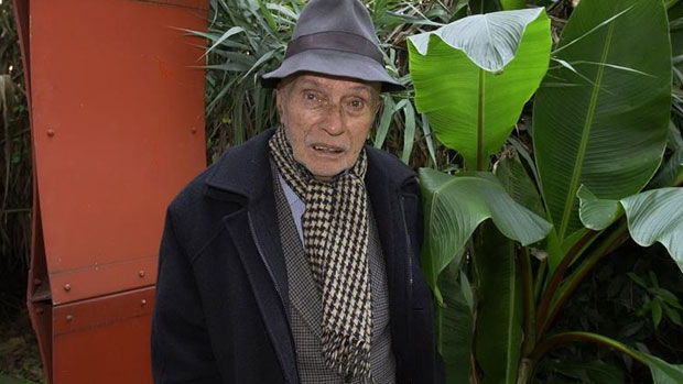 O escultor colombiano Edgar Negret