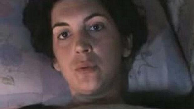 No vídeo, Edith Bouvier explica que ela quebrou um osso fêmur e precisa de uma cirurgia urgente