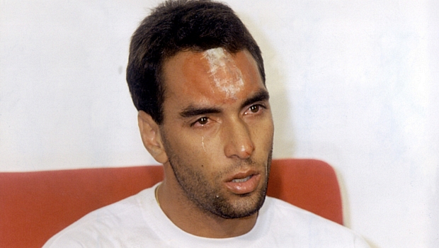 Ex-jogador Edmundo dá entrevista coletiva após o acidente no dia 2 de dezembro de 1995, que vitimou três pessoas.