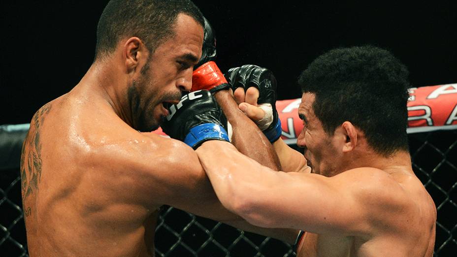 Ednaldo Oliveira e Francimar Bodão durante luta no Ultimate Fighting que volta ao Rio de Janeiro (RJ), para o evento UFC 163, ou simplesmente UFC Rio 4