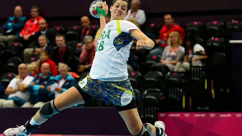 Eduarda Amorim durante a vitória da seleção brasileira de handebol, em 30/07/2012