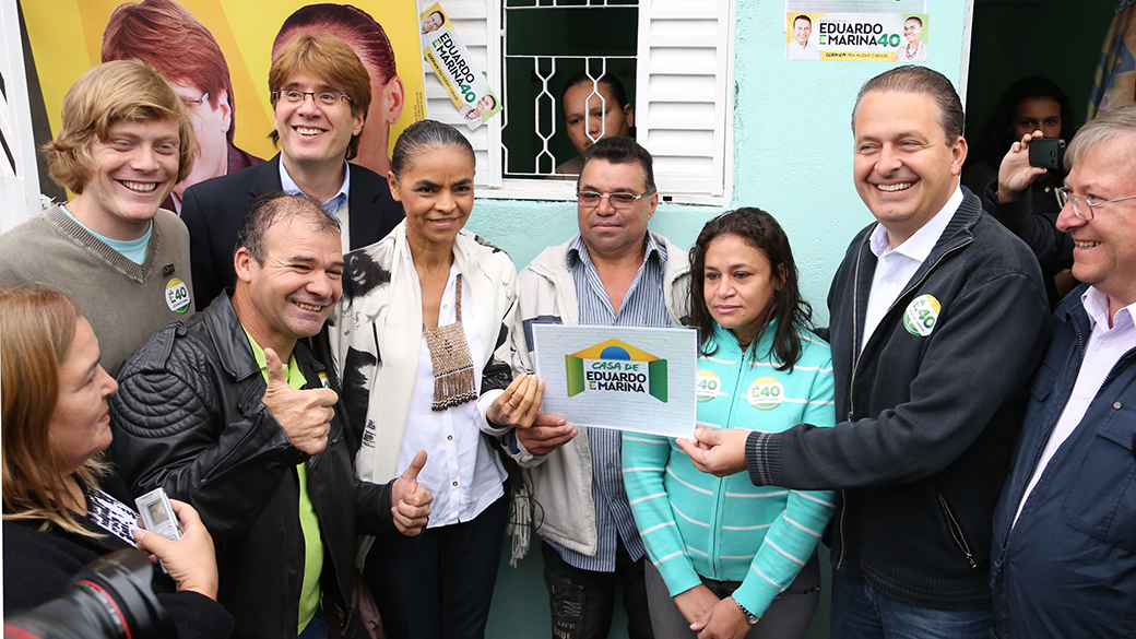 Os candidatos à Presidência da República pelo PSB, Eduardo Campos e Marina Silva, inauguram um comitê voluntário, em Osasco