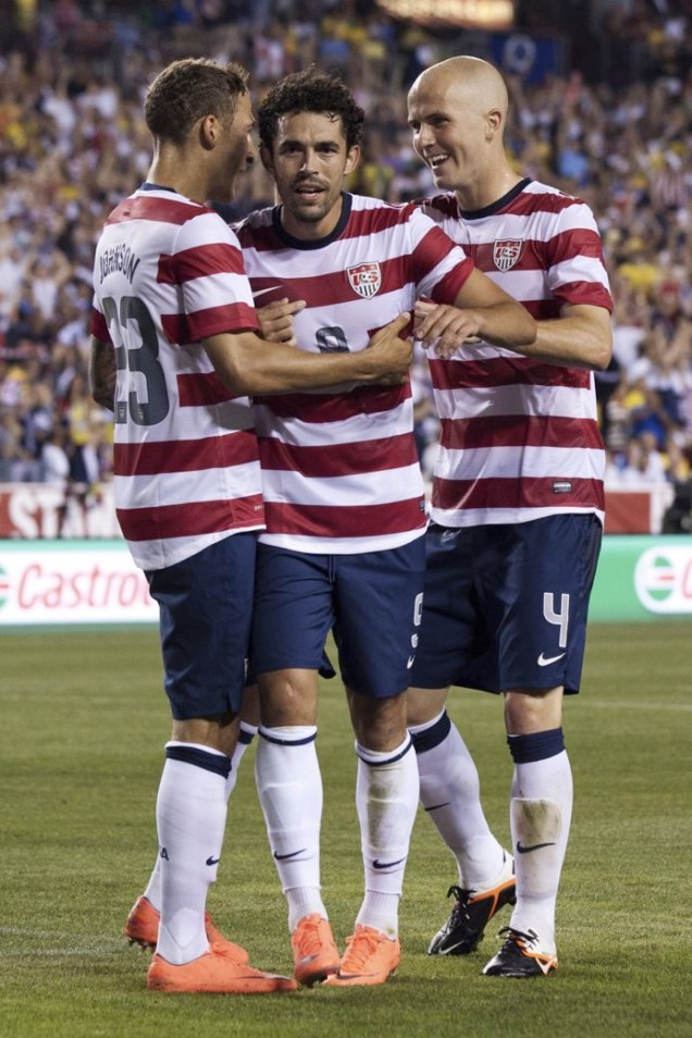 Jogadores dos EUA comemoram gol contra o Brasil, em amistoso realizado em Washington