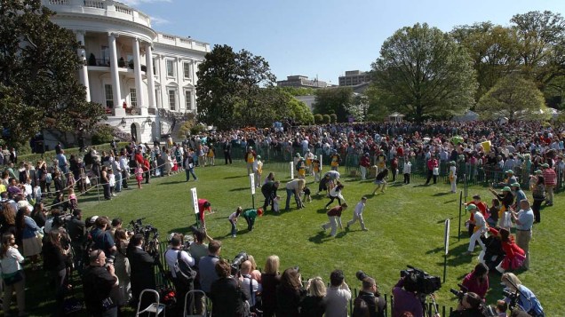 Atividades durante a 134ª edição do tradicional Egg Roll no jardim sul da Casa Branca em Washington