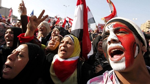 Milhares de egípcios se reúnem na emblemática Praça Tahrir