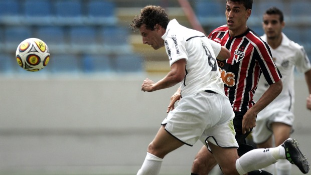 Paulistão Feminino: Santos goleia Portuguesa e assume vice