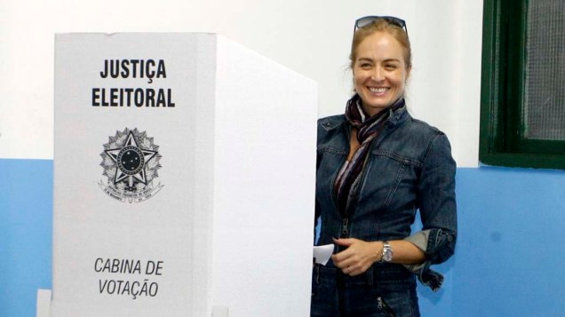 A apresentadora Angélica na votação do Rio de Janeiro. 03/10/2010