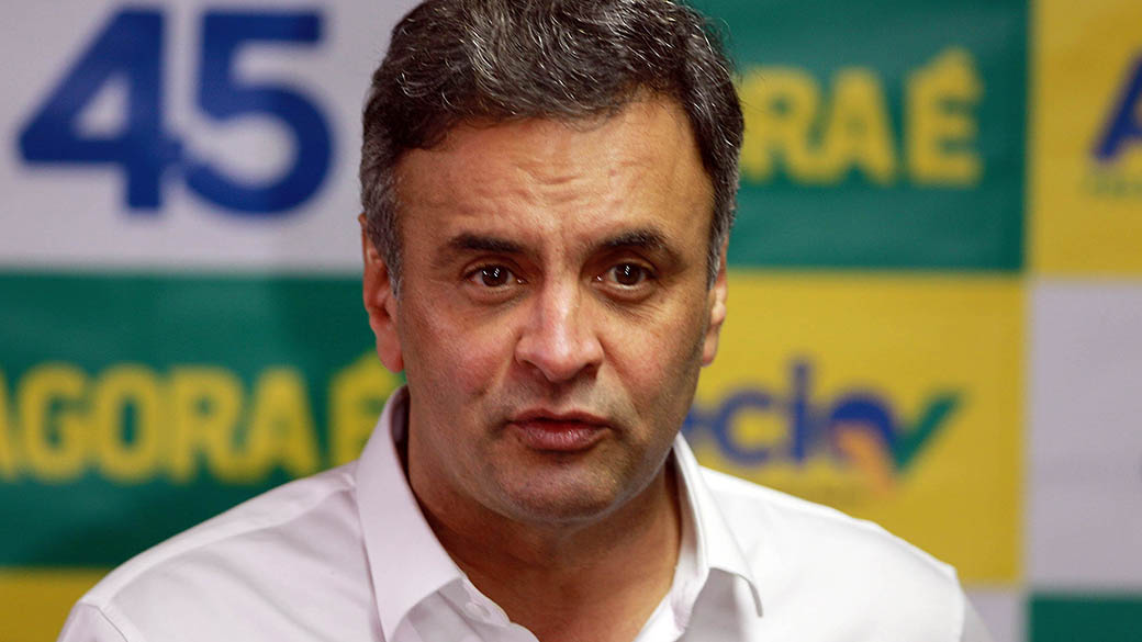 O candidato do PSDB à Presidência da República, Aécio Neves, concede entrevista coletiva em Belo Horizonte