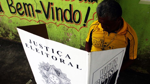 Movimentação de eleitores na cidade de Belém (PA), neste domingo (28)