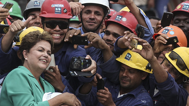 A presidente e candidata à reeilação pelo PT, Dilma Rousseff, durante visita ao Parque Olímpico, nesta terça-feira (30), no Rio de Janeiro