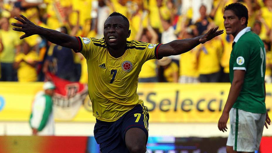 Pablo Armero da Colômbia celebra gol contra a Bolívia durante as eliminatórias da Copa do Mundo