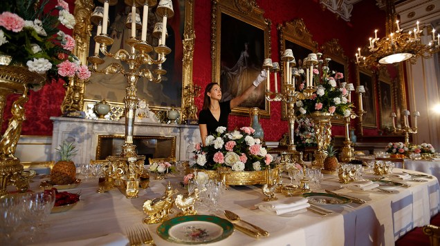 Palácio de Buckingham exibe artigos da cerimônia de coroação de Elizabeth II
