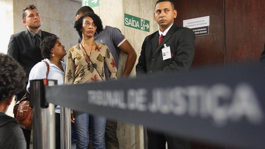 Elizabeth, viúva de Amarildo, acompanha julgamento de PMs acusados de matar pedreiro