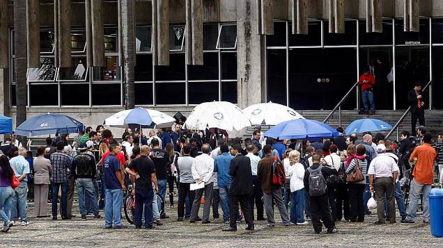 Imprensa no primeiro dia de julgamento no caso Eloá Imprensa no primeiro dia de julgamento no caso Eloá