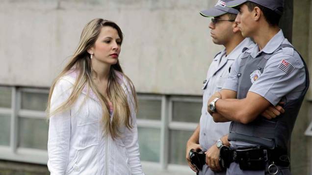 Nayara de Paula, amiga de Eloá, chega ao fórum de Santo André para o primeiro dia de julgamento de Lindemberg Alves