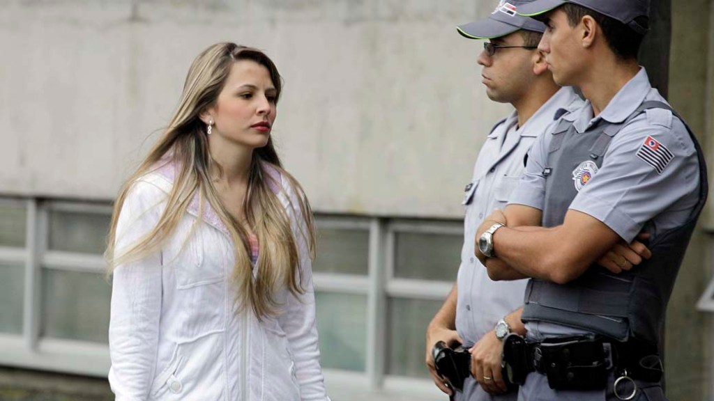 Nayara chega ao fórum de Santo André para o primeiro dia de julgamento de Lindemberg Alves