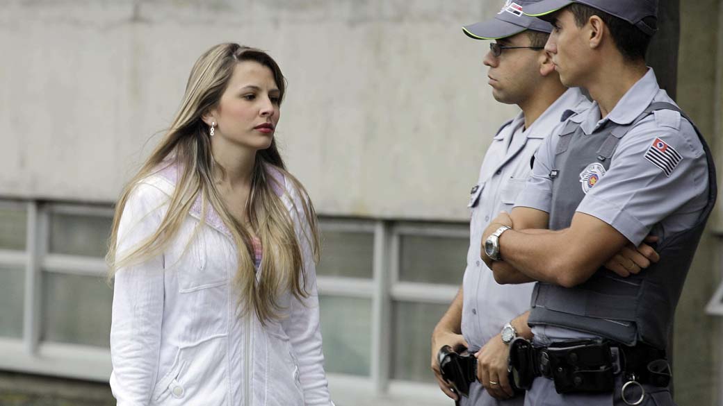 Nayara chega ao fórum de Santo André para o primeiro dia de julgamento de Lindemberg Alves