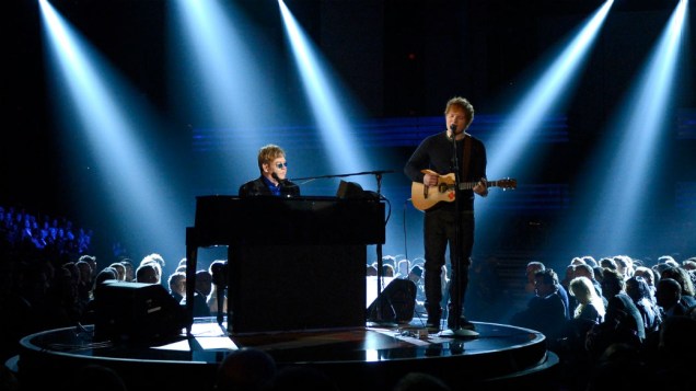 Elton John se apresenta com Ed Sheeran no Grammy Awards