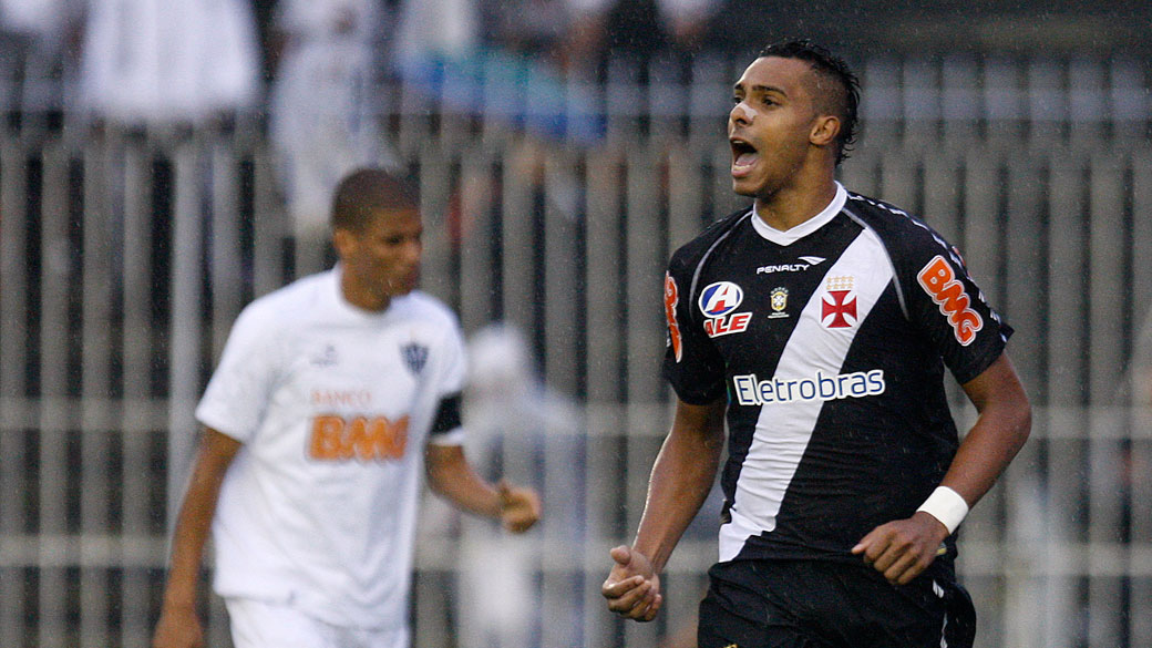 Élton, do Vasco, comemora gol contra Atlético-MG, em partida pelo Campeonato Brasileiro - 16/10/2011
